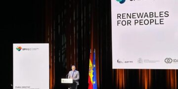 And we’re off! #SPIREC2023 opens with  a warm welcome from @sanchezcastejon, citing #Spain’s commitment to the energy transition. 

Follow along here